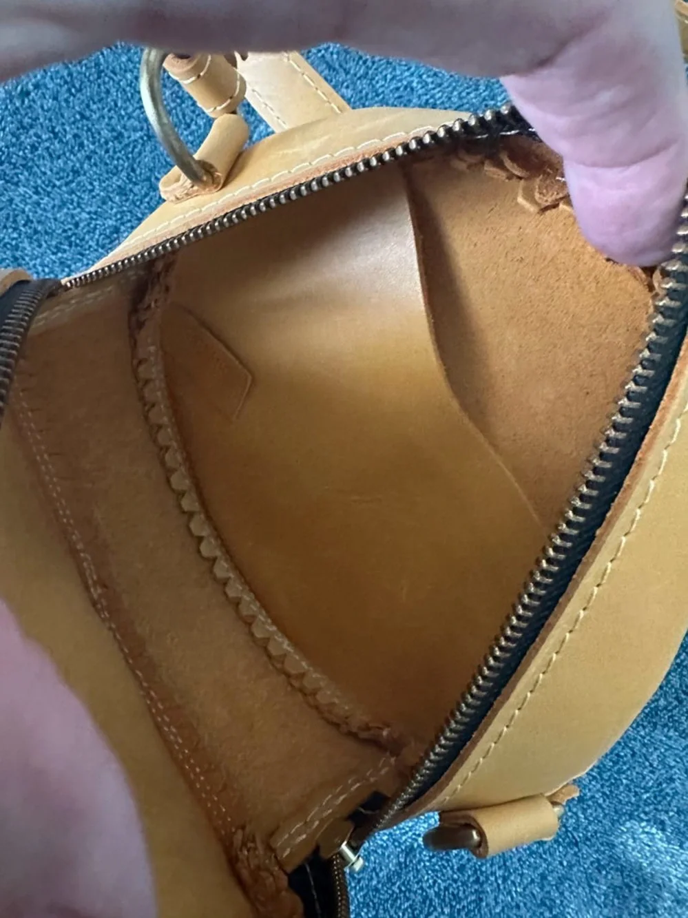 Portland Leather EUC Sunflower Round Crossbody - Picture 4 of 12